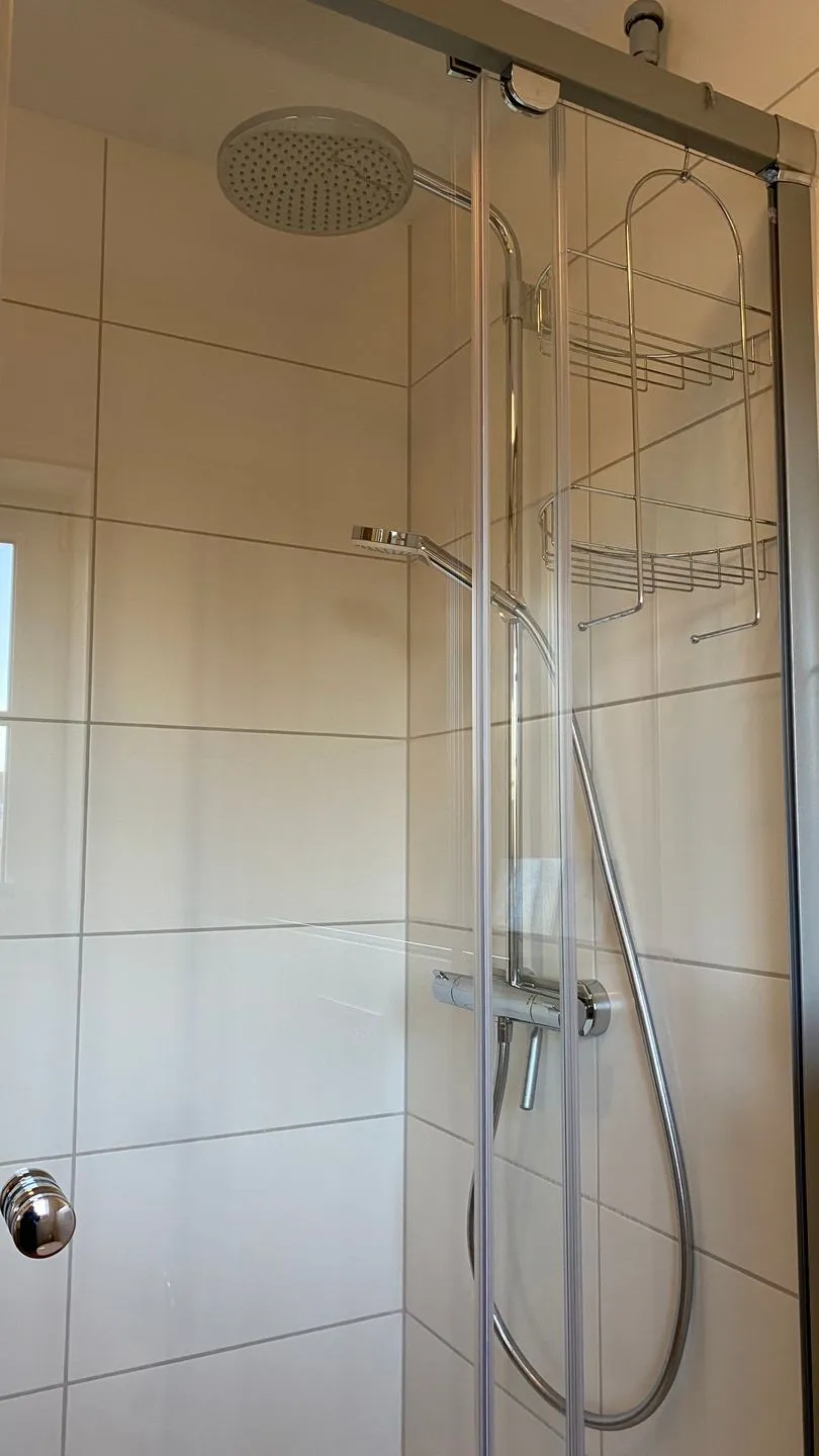 Hus op de Wurth Ferienwohnung Seeblick Dithmarschen - Badezimmer
