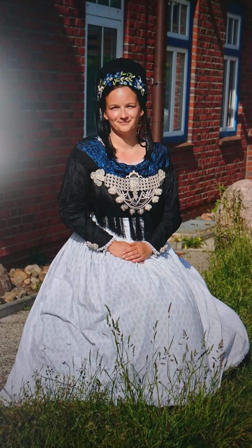 Anni mit Friesentracht