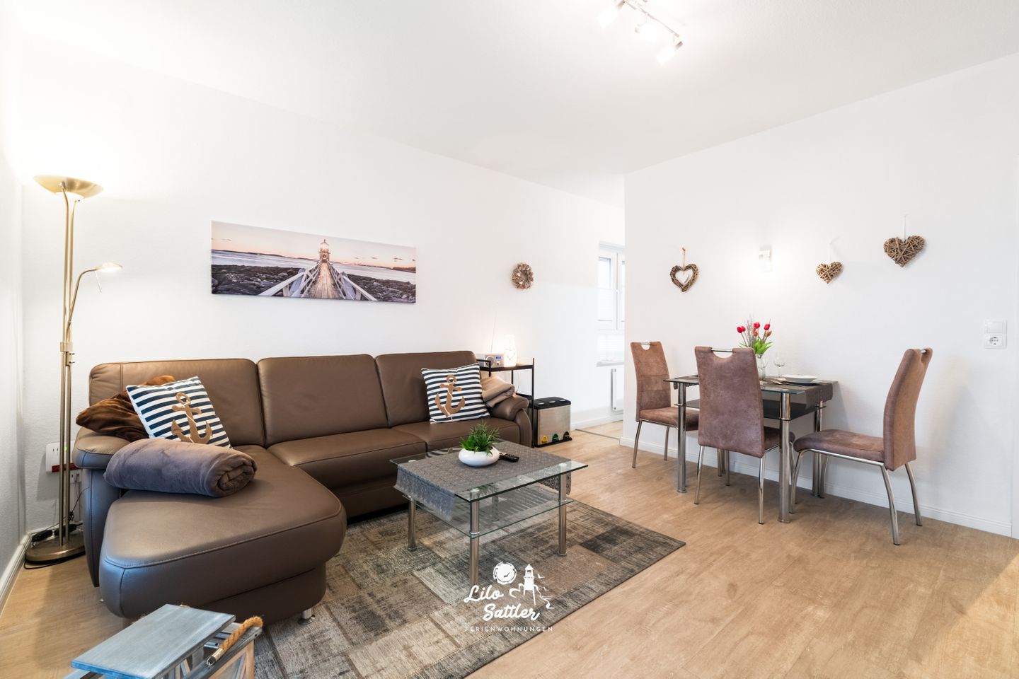 Ferienwohnung  "Küstenherz", Wohnzimmer, Essbereich