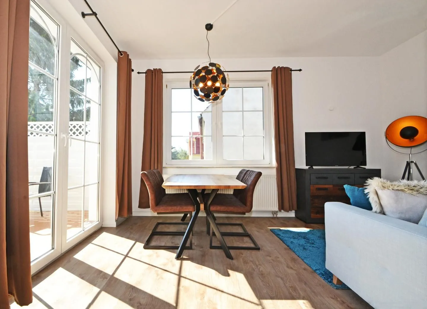 Haus Usedom Fewo MeeresSpiegel Ostseebad Koserow - Essbereich mit Blick ins Wohnzimmer
