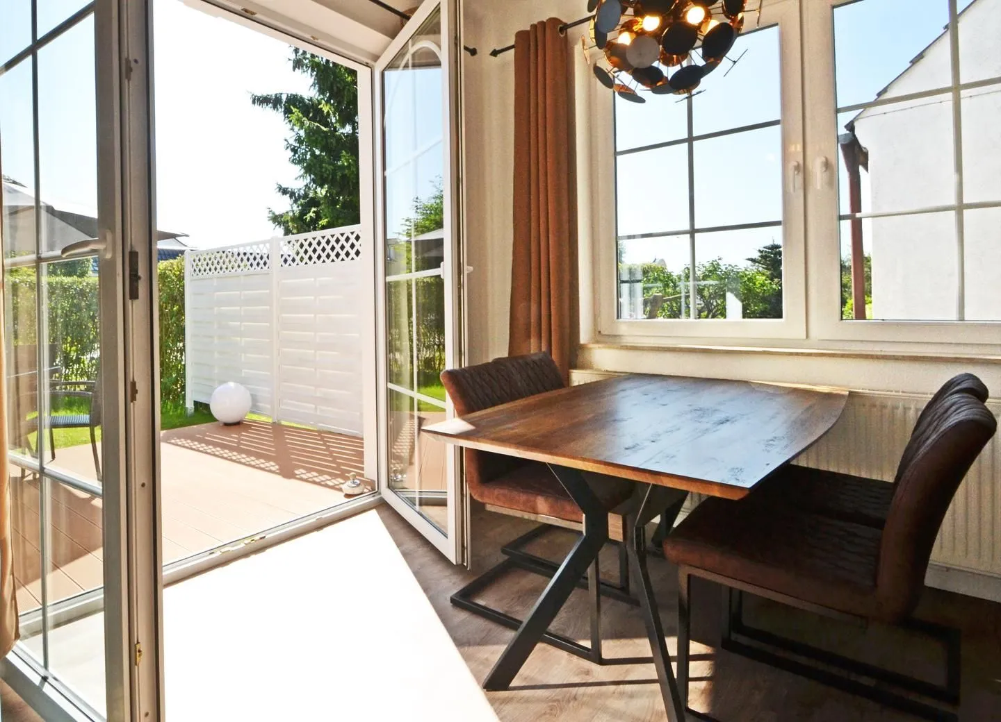 Haus Usedom Fewo MeeresSpiegel Ostseebad Koserow - Essbereich mit Blick auf die Terrasse