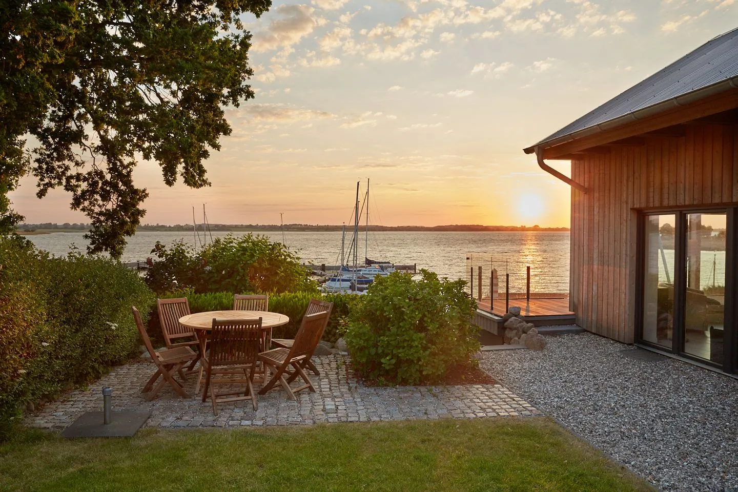 Entspannt Urlauben am Wasser: Ferienhaus "Schuppen 23" für bis zu vier Personen! Stexwig - Terrasse