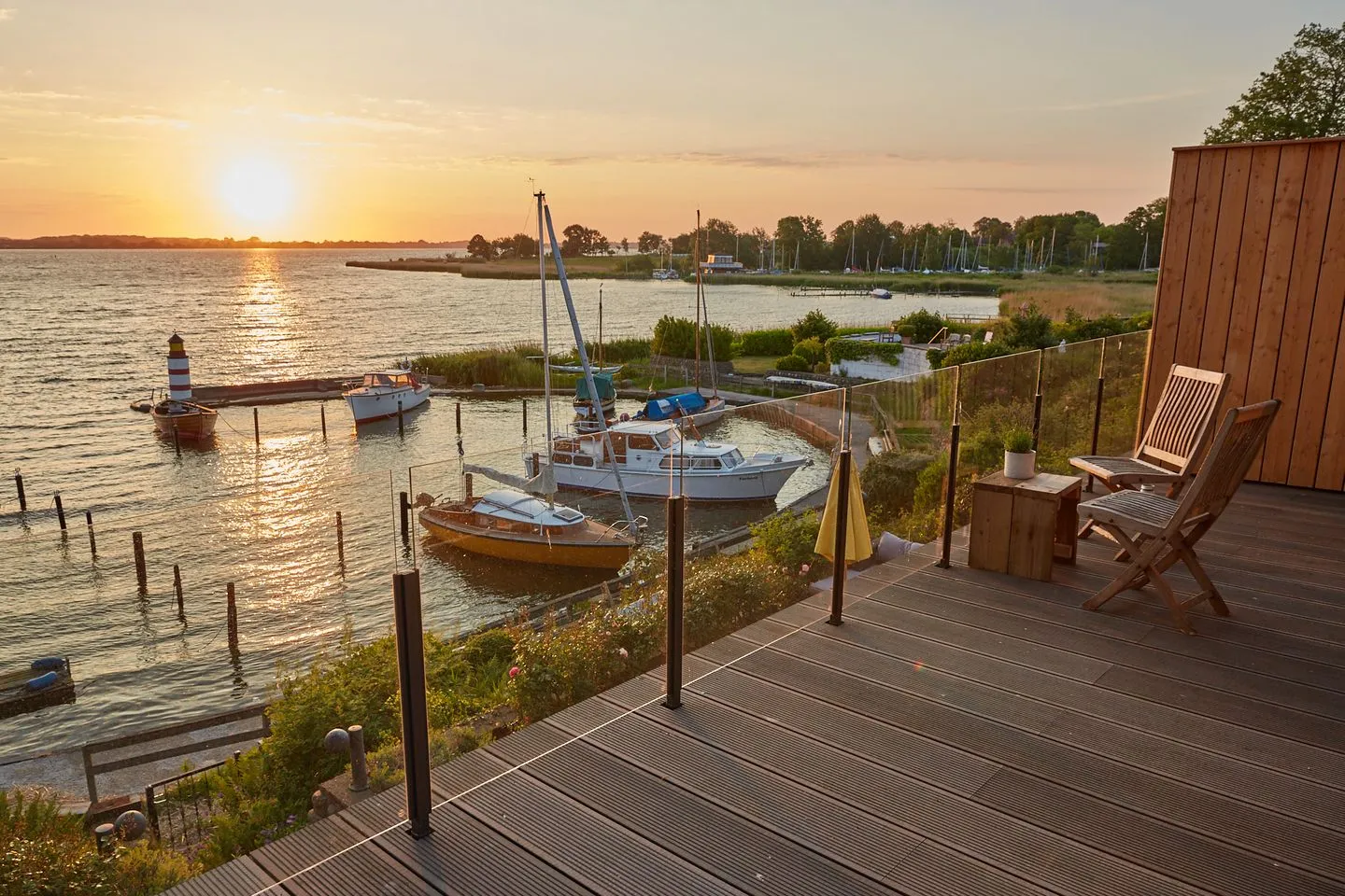 Entspannt Urlauben am Wasser: Ferienhaus "Schuppen 23" für bis zu vier Personen! Stexwig - Terrasse