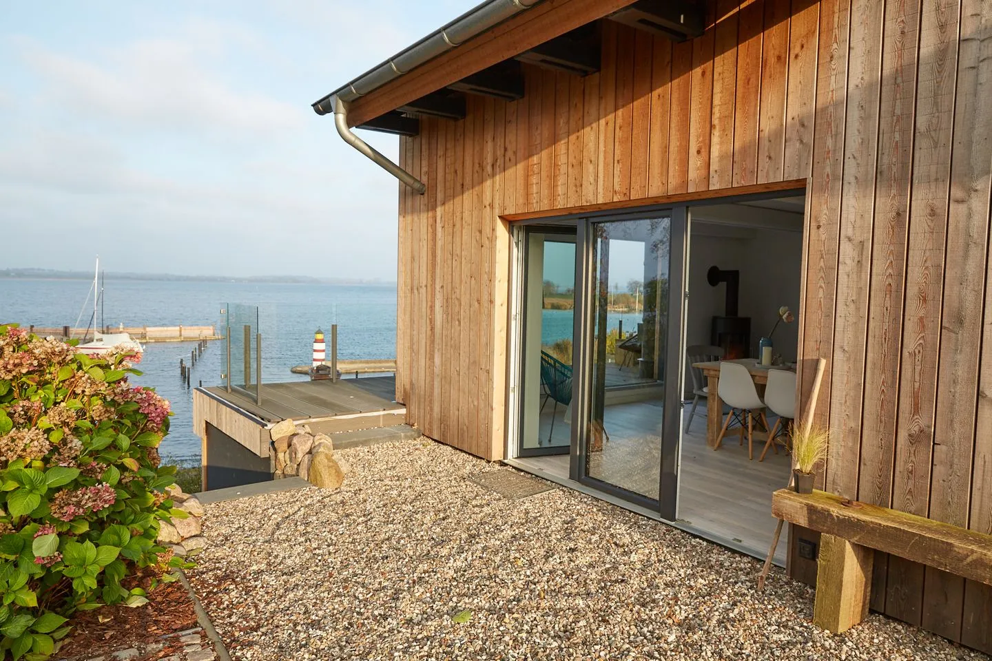 Entspannt Urlauben am Wasser: Ferienhaus "Schuppen 23" für bis zu vier Personen! Stexwig - Terrasse