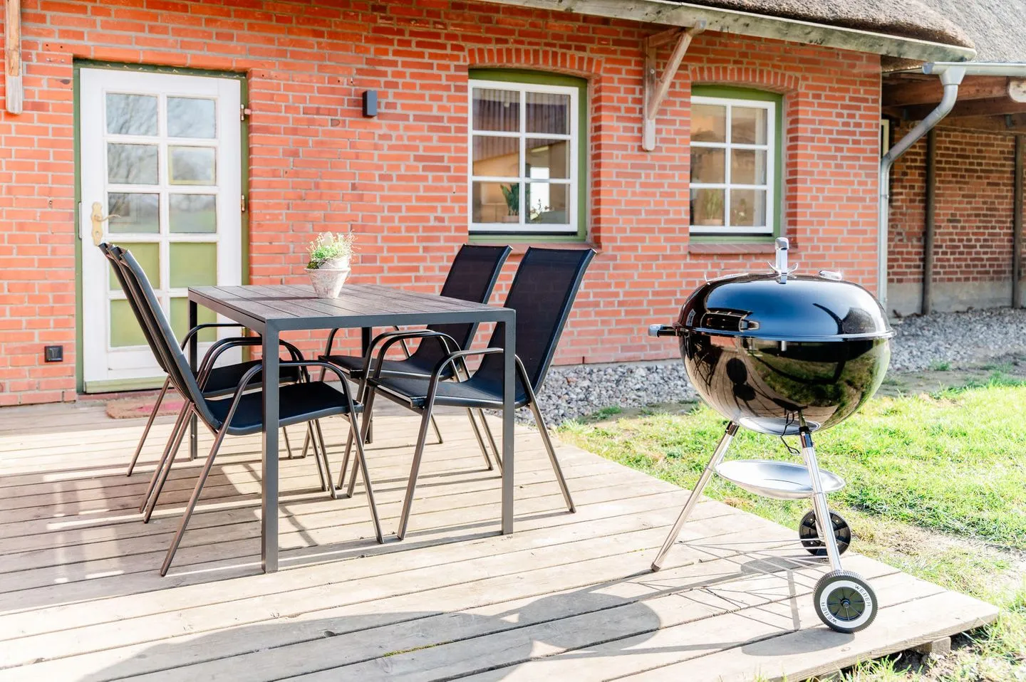Ferienwohnung Teve im Reethus Mühlenlund Steinbergkirche - Grillbereich