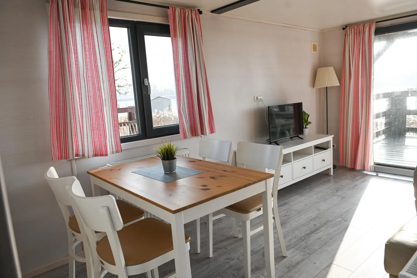 Ferienpark Süderstapel - Eiderufer 1 Hundefreundlich Eider - Wohnzimmer