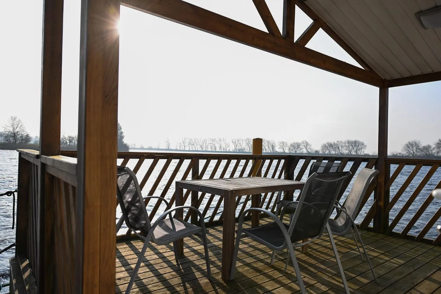 Ferienpark Süderstapel - Hausboot 1 Hundefreundlich Eider - Terrasse