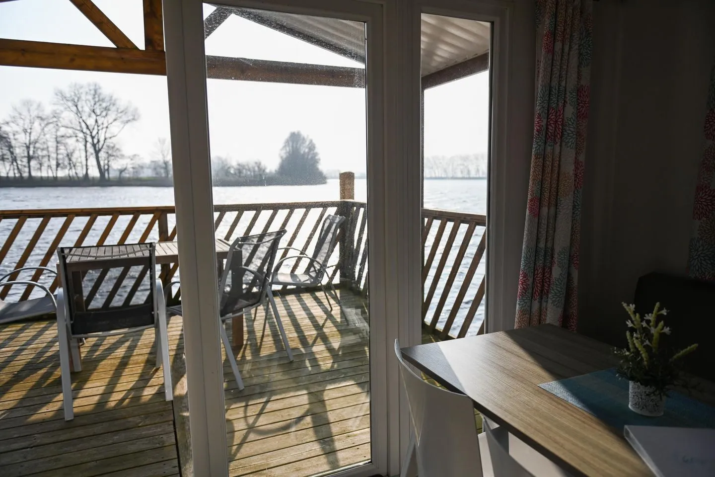 Ferienpark Süderstapel - Hausboot 1 Hundefreundlich Eider - Terrasse