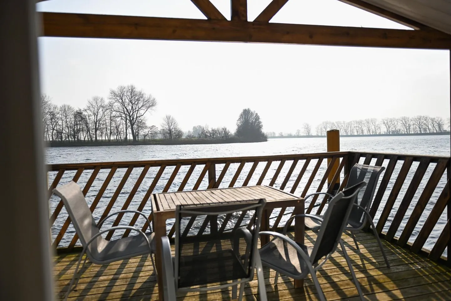 Ferienpark Süderstapel - Hausboot 2 Eider - Terrasse