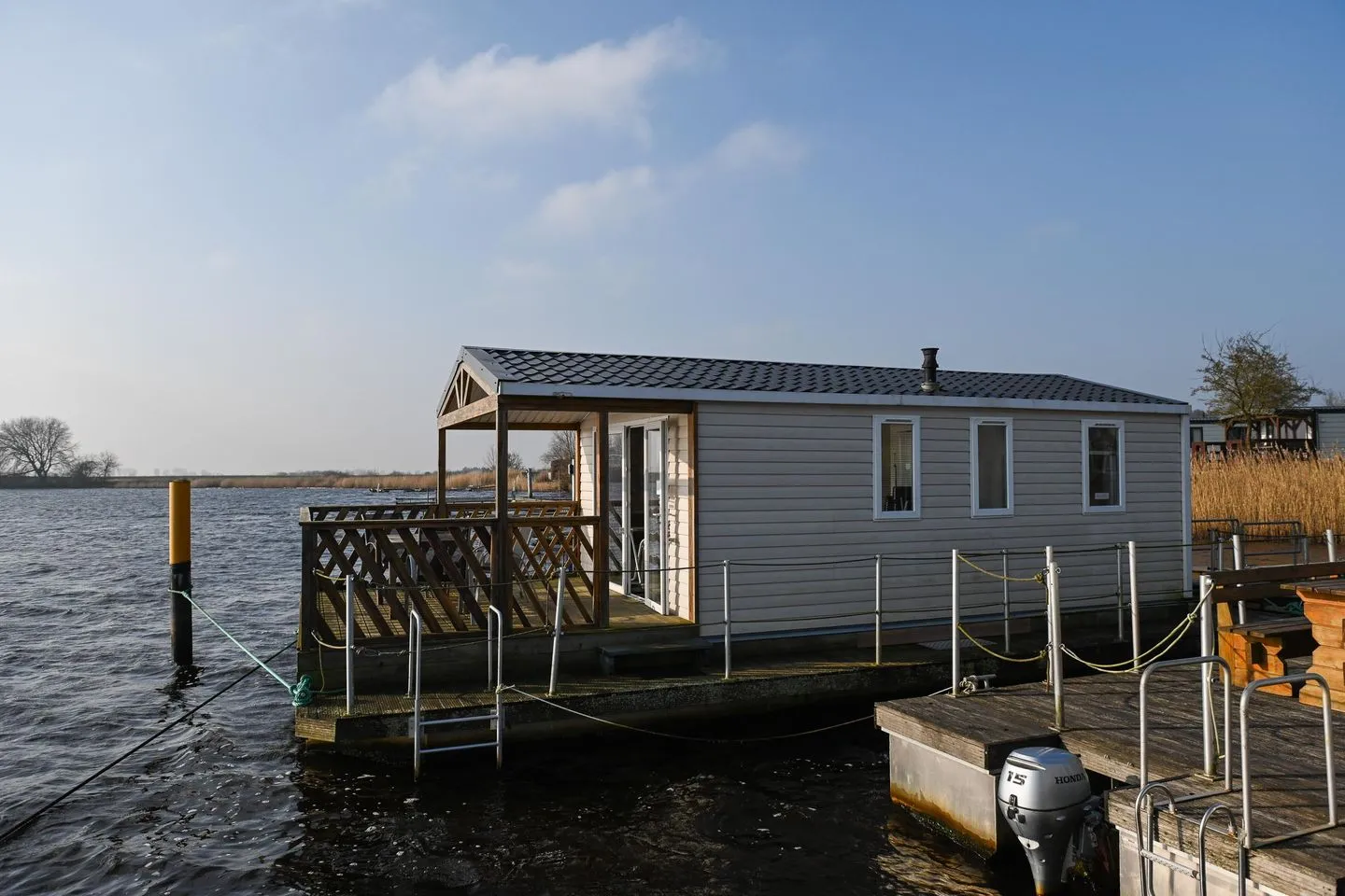 Ferienpark Süderstapel - Hausboot 2 Eider - Hauptansicht