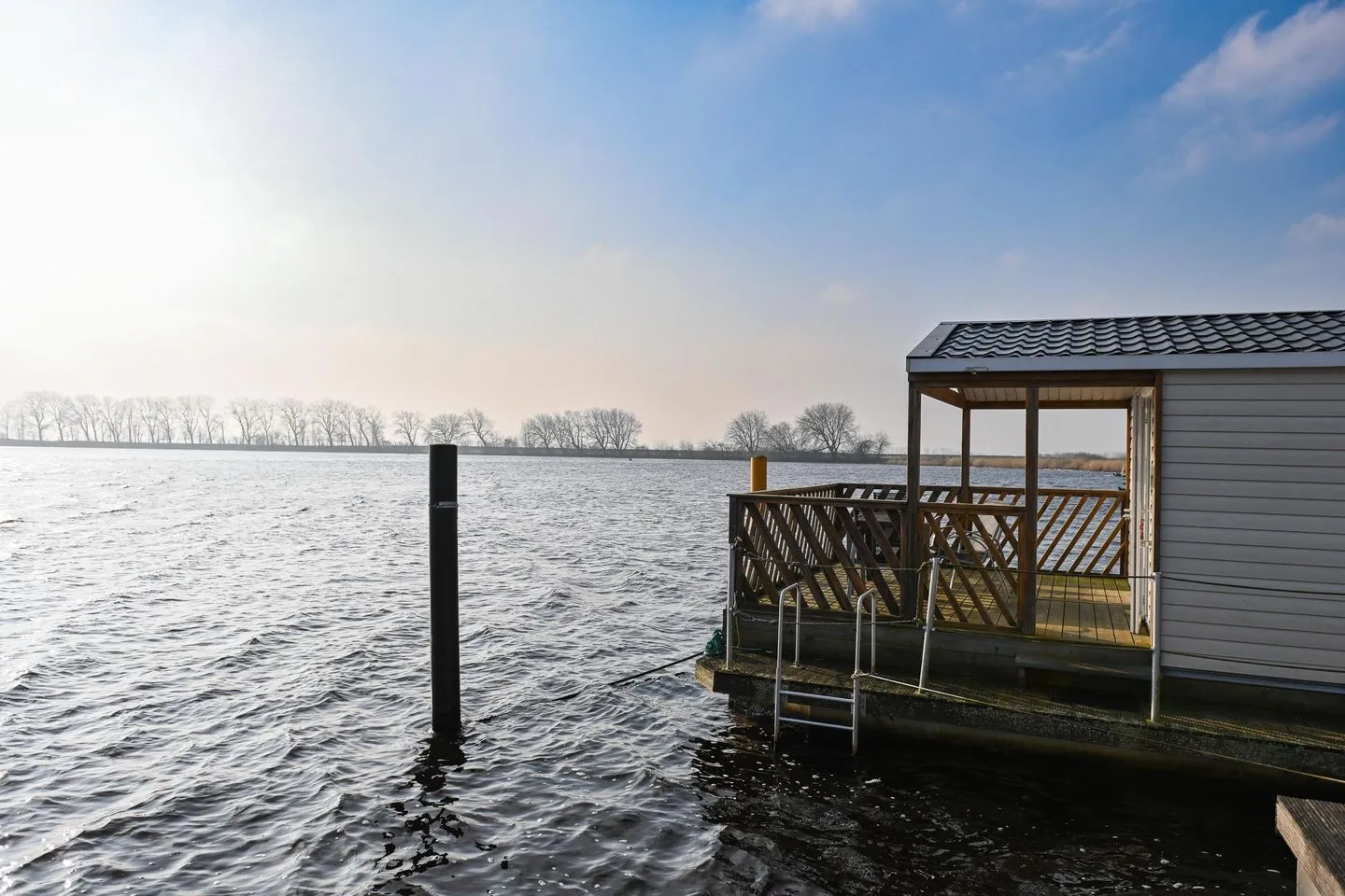 Ferienpark Süderstapel - Hausboot 2 Eider - Hauptansicht