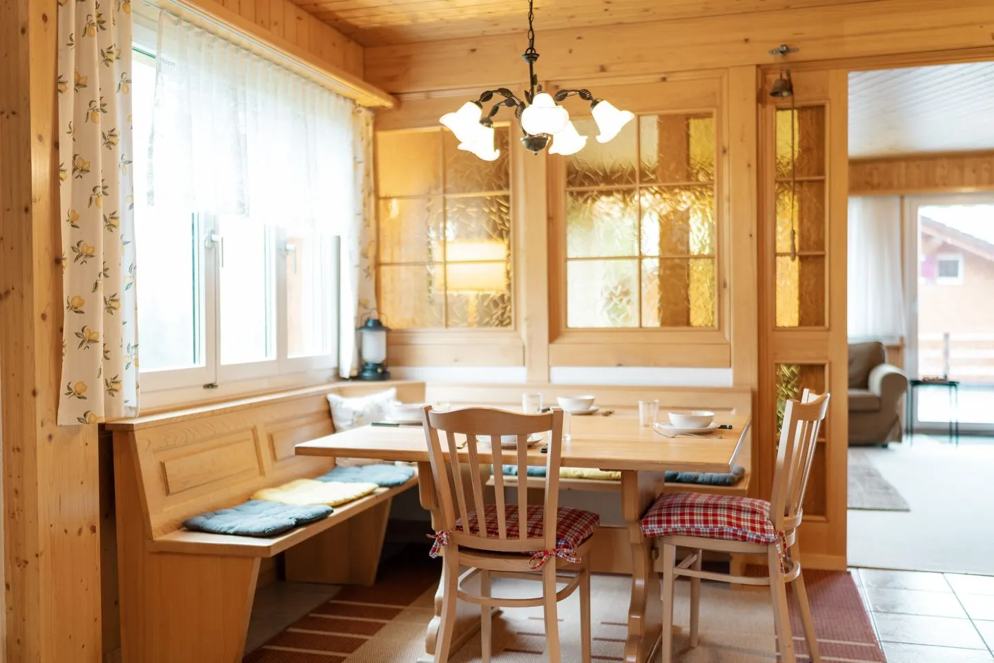 Ferienhaus Bergblick Arvenbüel - Wohnzimmer