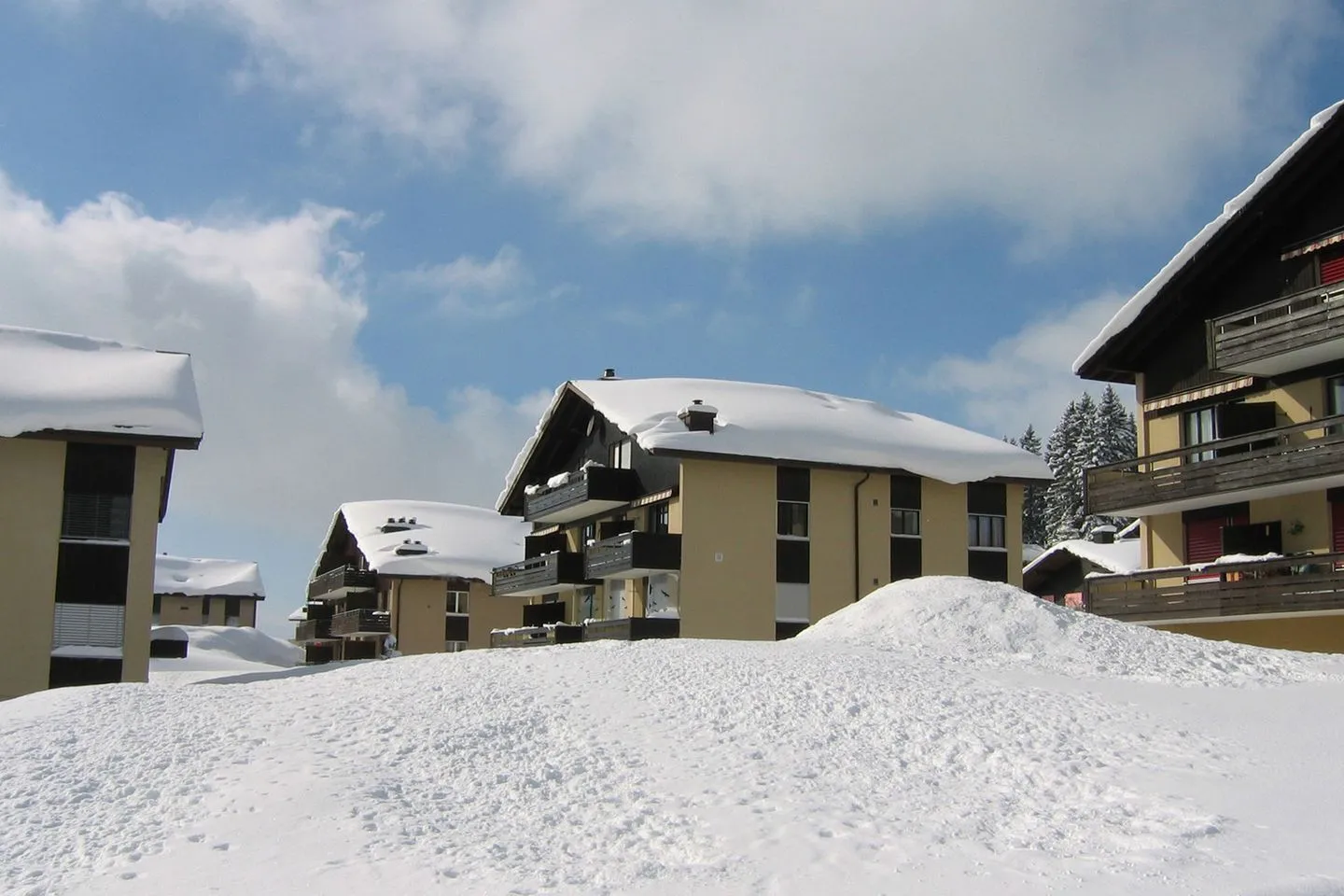 Apartment Kaiser Arvenbüel - Fassade / Eingang