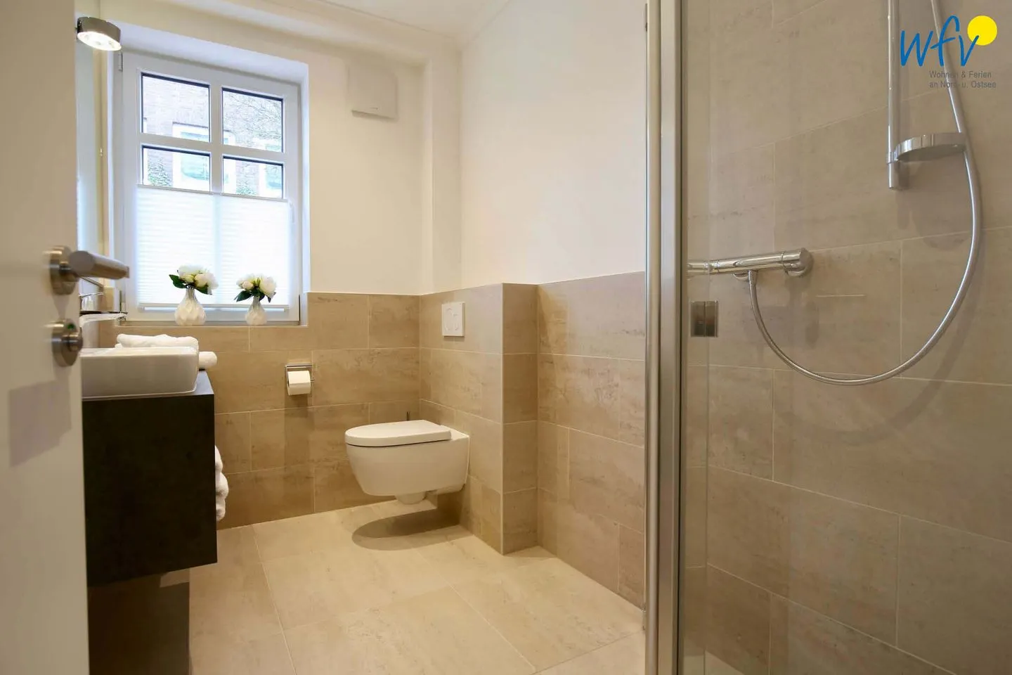 Ferienhaus Charlotte 48 Feriendoppelwohnung Charlotte Wangerooge - Badezimmer