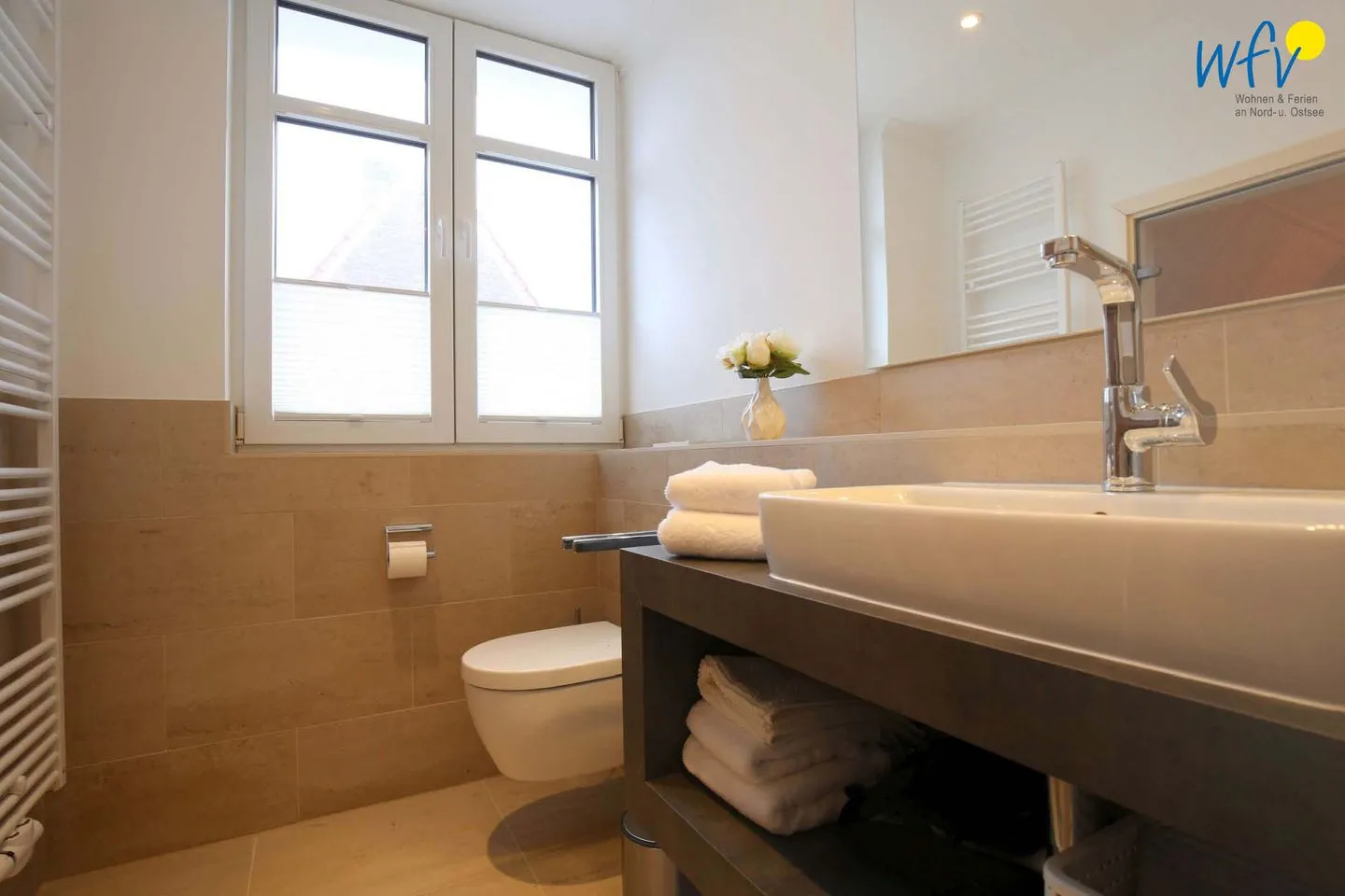 Ferienhaus Charlotte 48 Feriendoppelwohnung Charlotte Wangerooge - Badezimmer