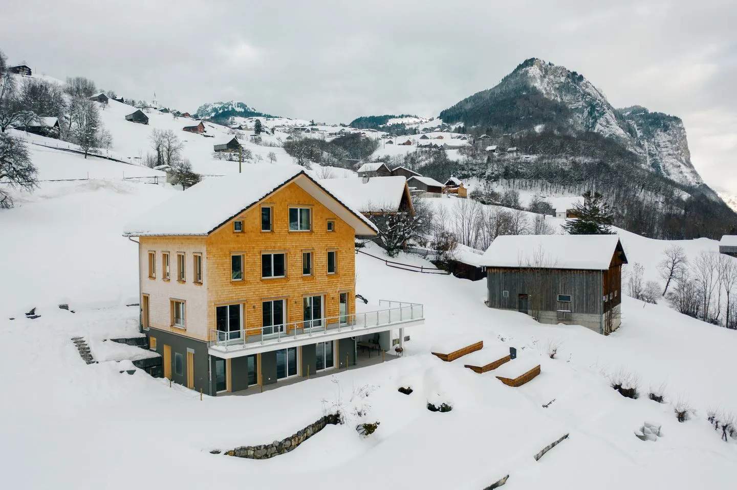 Chalet Lehni mit separatem Apartment Amden - Hauptansicht