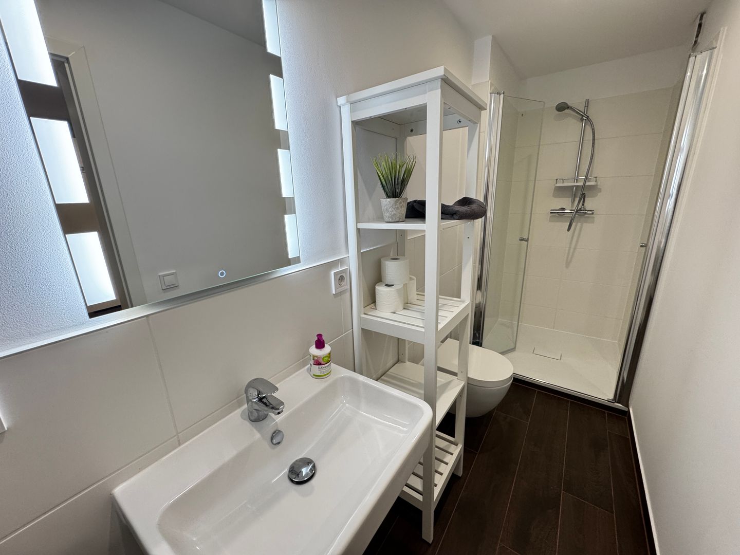  120m² Apartment 3 nahe A1 - 4 Schlafzimmer - 2 Bäder - Parkplatz, WLAN Hamburg Nord-Ost - 