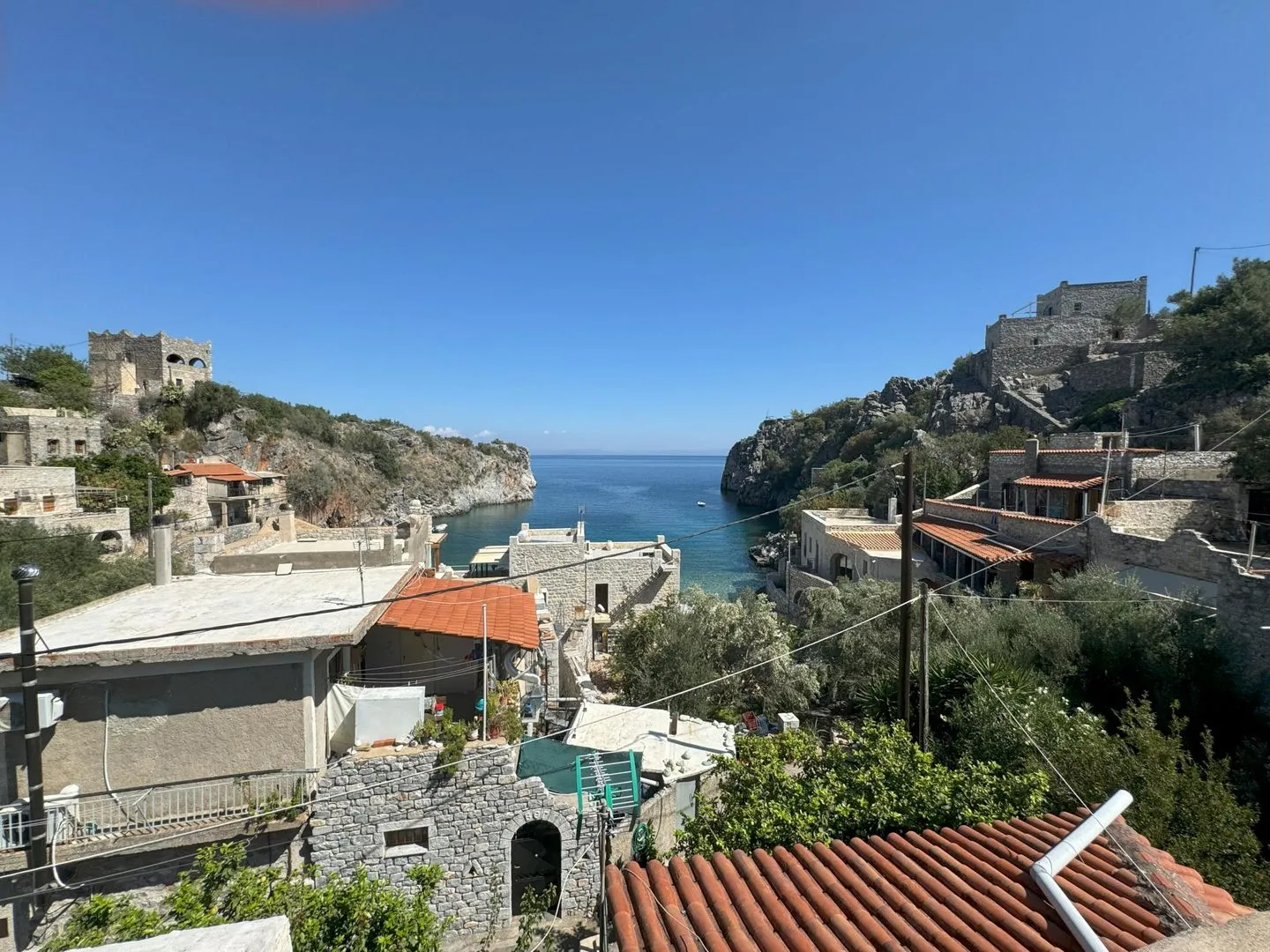 Alypa bay and Mani tower houses