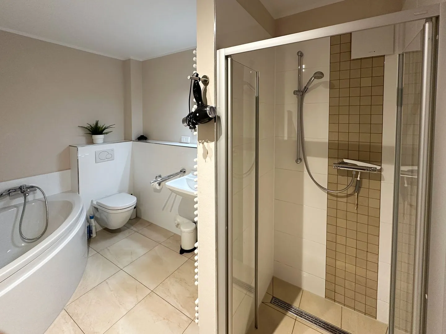 Strand Residenz Ferienwohnung *Strand Residenz 11* Wittdün auf Amrum - Badezimmer