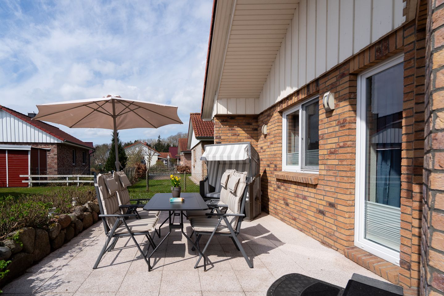 Strandnahes Ferienhaus mit Kamin, Garten, Strandkorb für 4 Gäste und Hund