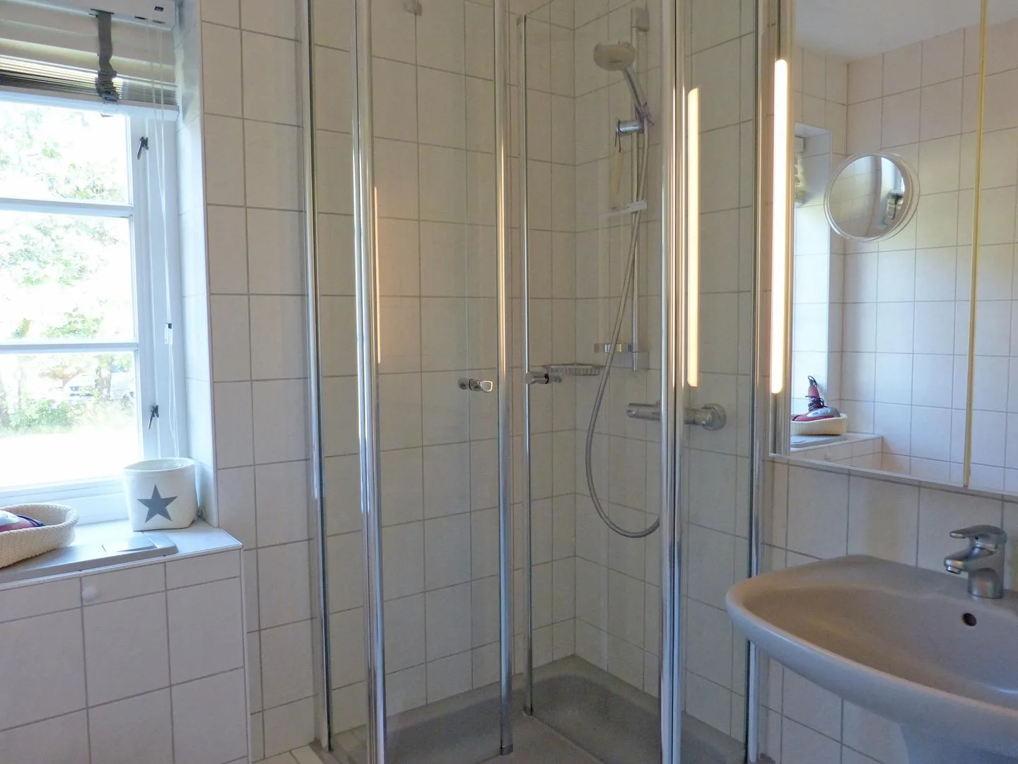 Haus *Strandweg 8* Friesenhaushälfte *Backbord* Süddorf auf Amrum - Badezimmer im Ferienhaus Backbord in Süddorf auf Amrum