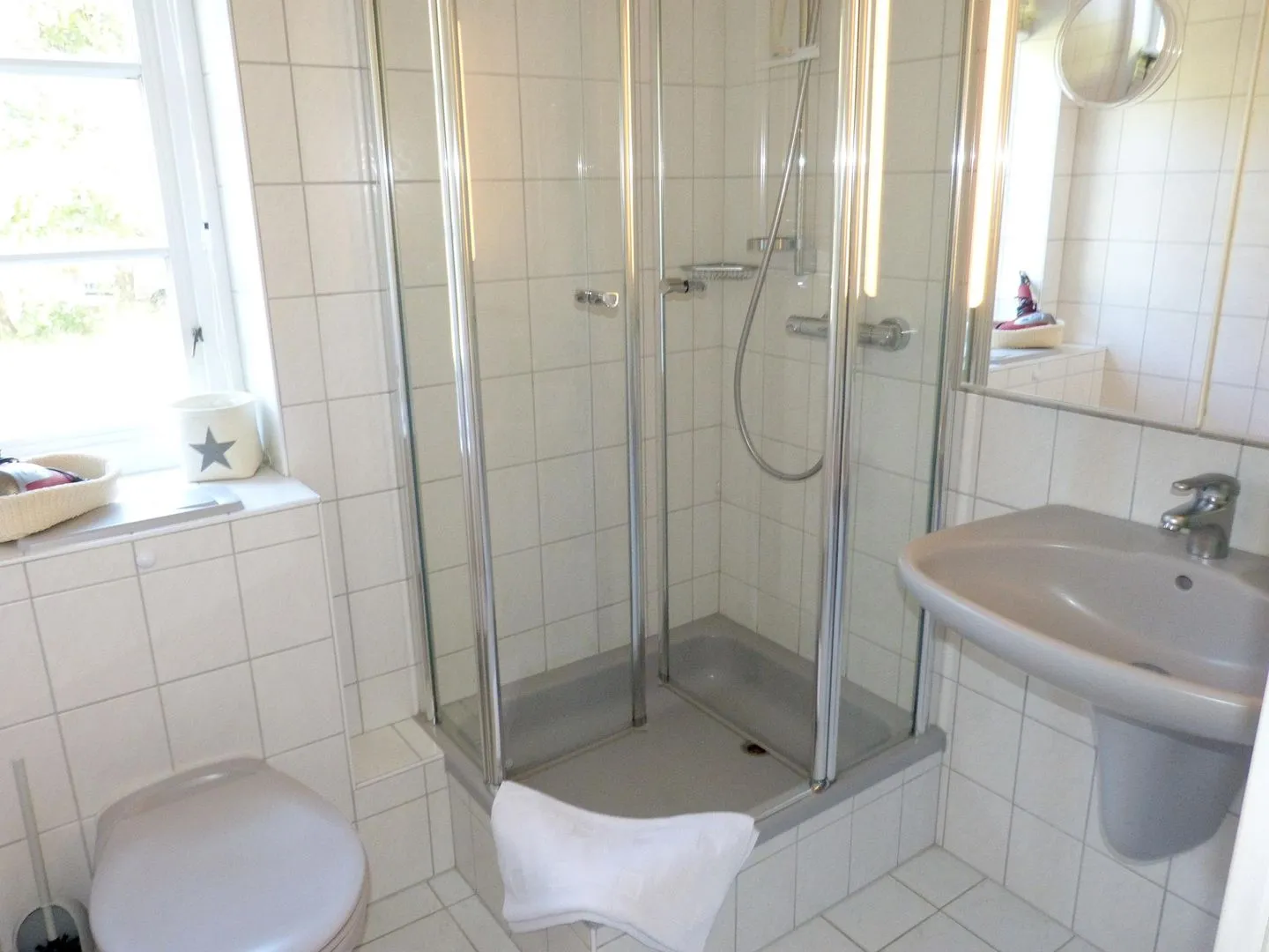 Haus *Strandweg 8* Friesenhaushälfte *Backbord* Süddorf auf Amrum - Badezimmer im Ferienhaus Backbord in Süddorf auf Amrum