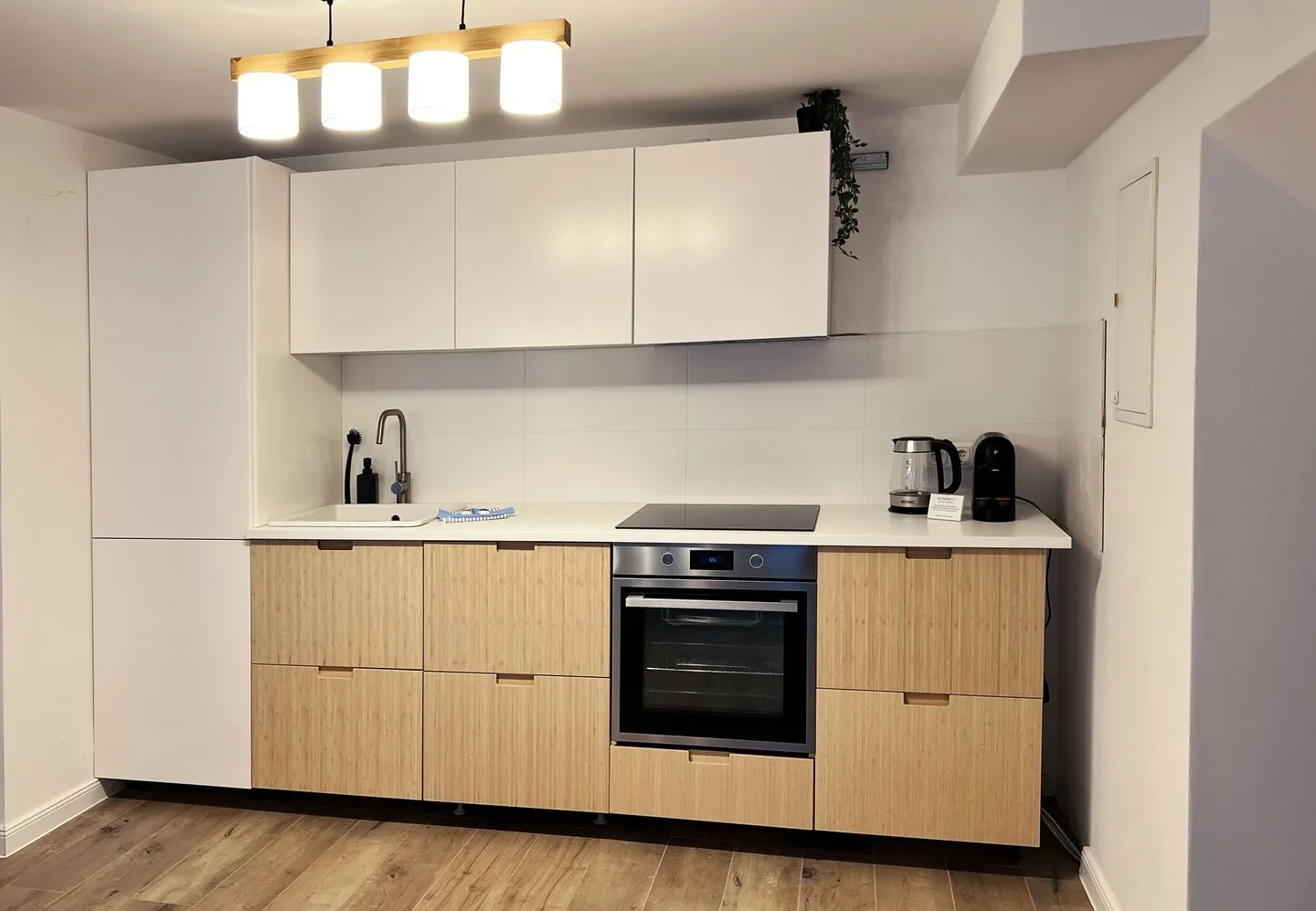 Moderne Lounge-Ferienwohnung mit Terrasse, Strandkorb, Parkplatz - 50 Meter zum Strand Sierksdorf - Voll ausgestattete Küche