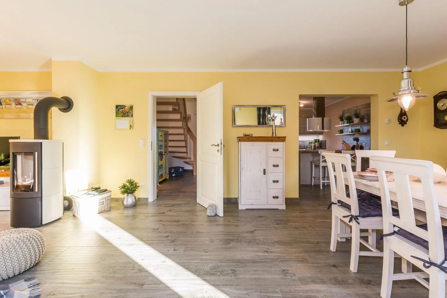 Ferienhaus - Deichweg 10 Ostseeheilbad Zingst - Wohnbereich mit Blick zur Essecke