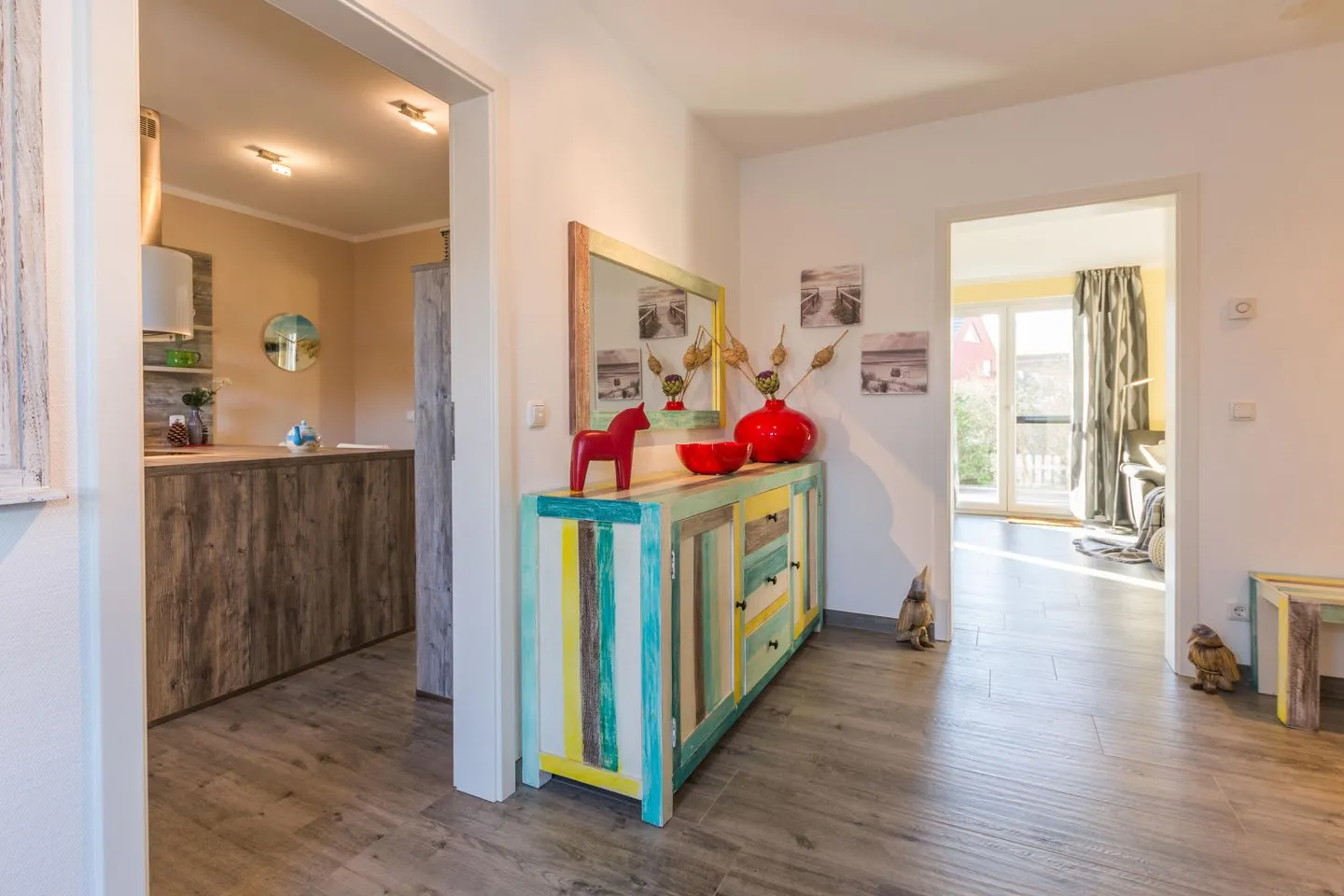 Ferienhaus - Deichweg 10 Ostseeheilbad Zingst - Eingangsbereich mit Blick in die Küche