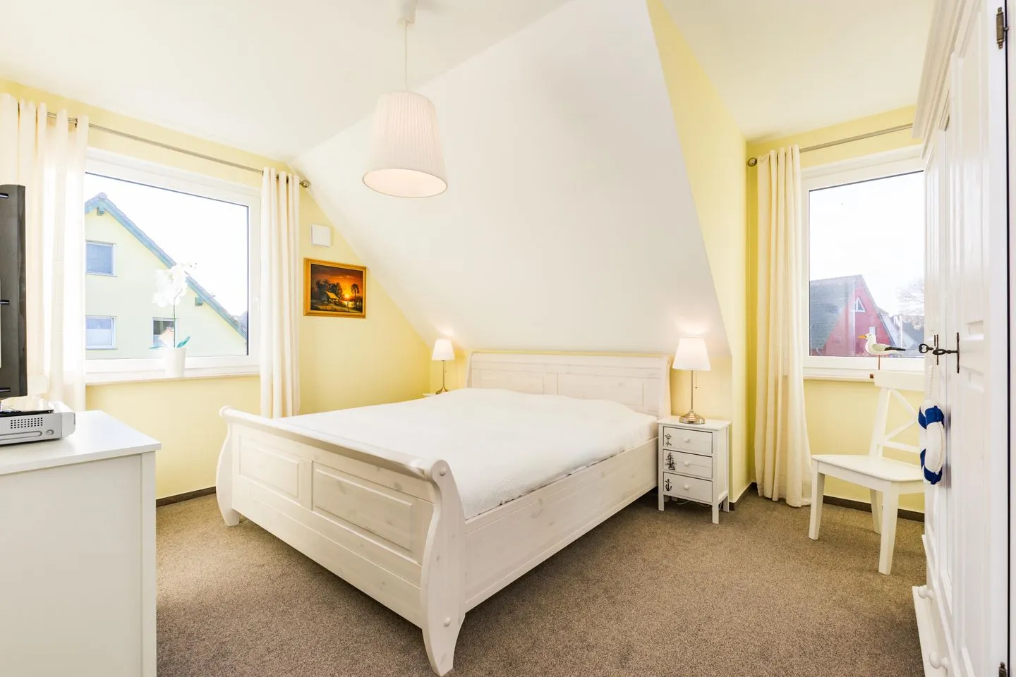 Ferienhaus - Deichweg 10 Ostseeheilbad Zingst - 1. Schlafzimmer mit Doppelbett
