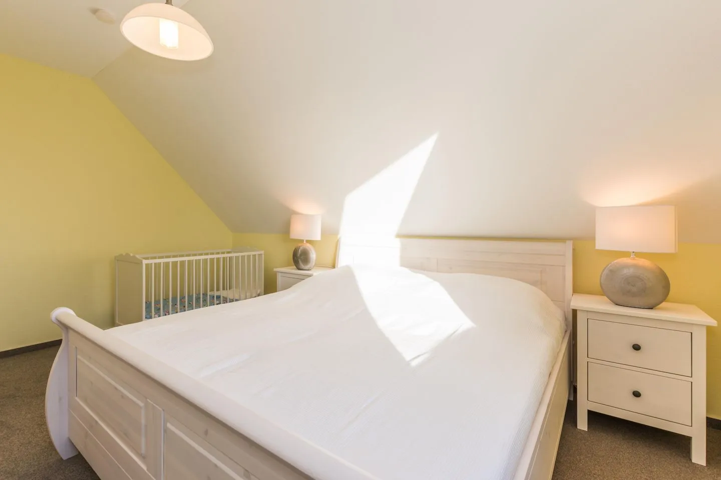 Ferienhaus - Deichweg 10 Ostseeheilbad Zingst - Doppelbett und Kinderbett im 3. Schlafzimmer