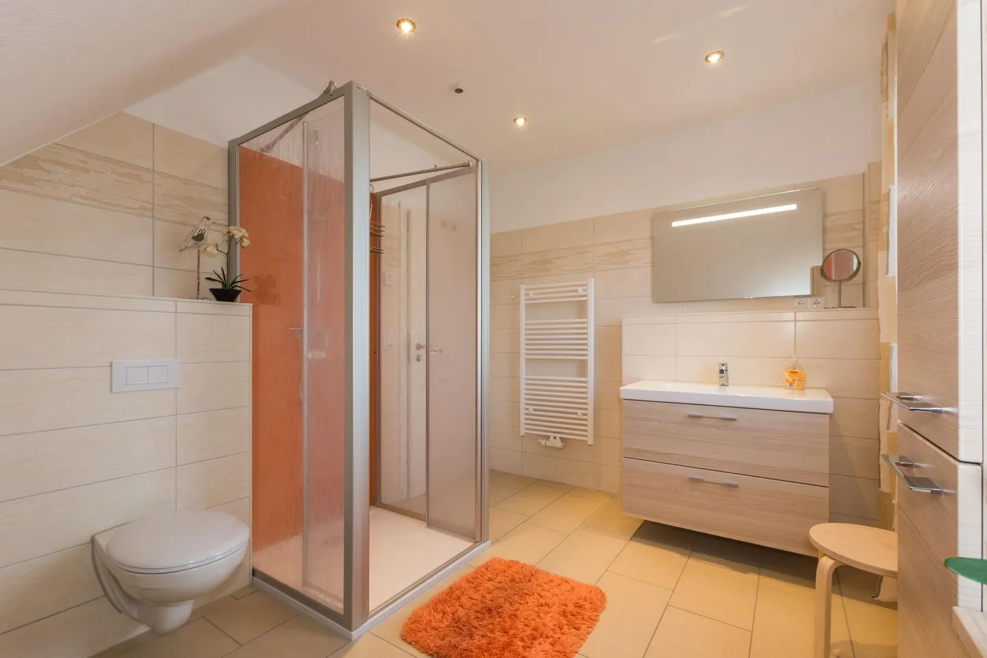 Ferienhaus - Deichweg 10 Ostseeheilbad Zingst - Badezimmer mit Dusche in der 1. Etage