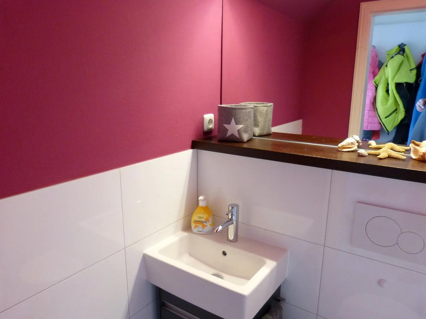Haus *Strandweg 8* Friesenhaushälfte *Steuerbord* Süddorf auf Amrum - Gäste-WC im Ferienhaus Steuerbord in Süddorf auf Amrum