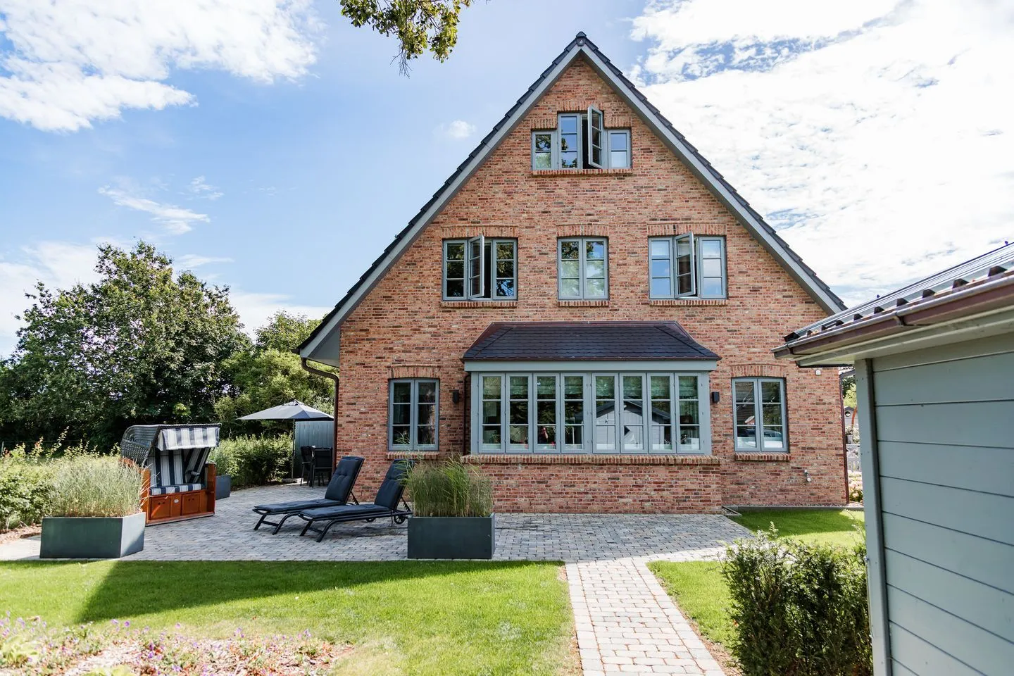 Caras Hus Midlum -