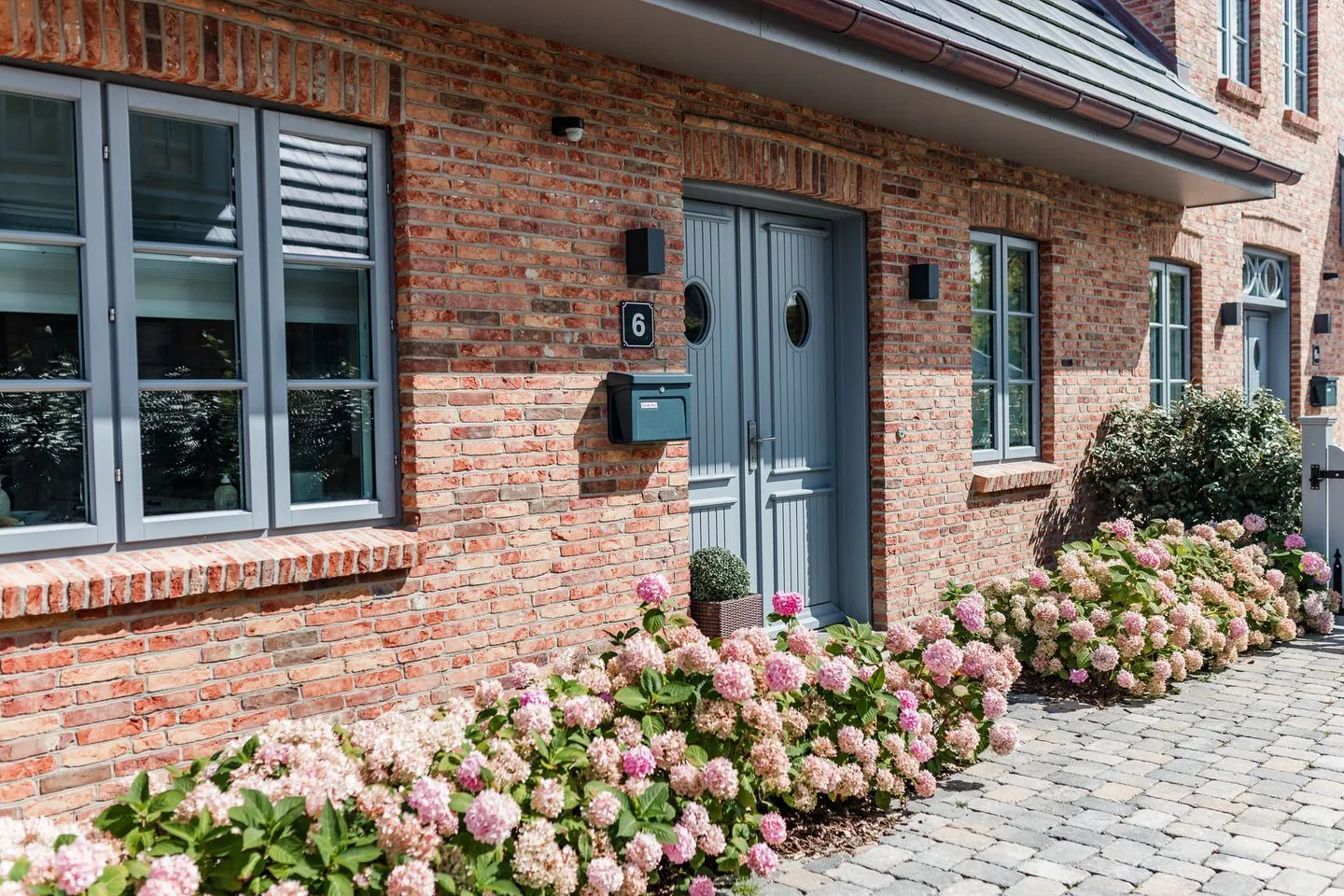 Caras Hus Midlum -