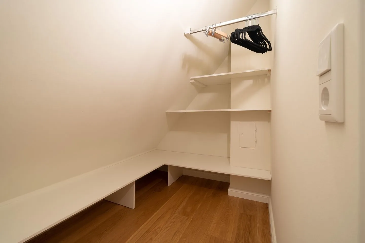 Caras Hus Midlum -