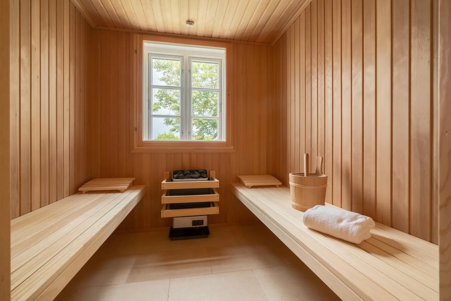 Caras Hus Midlum -