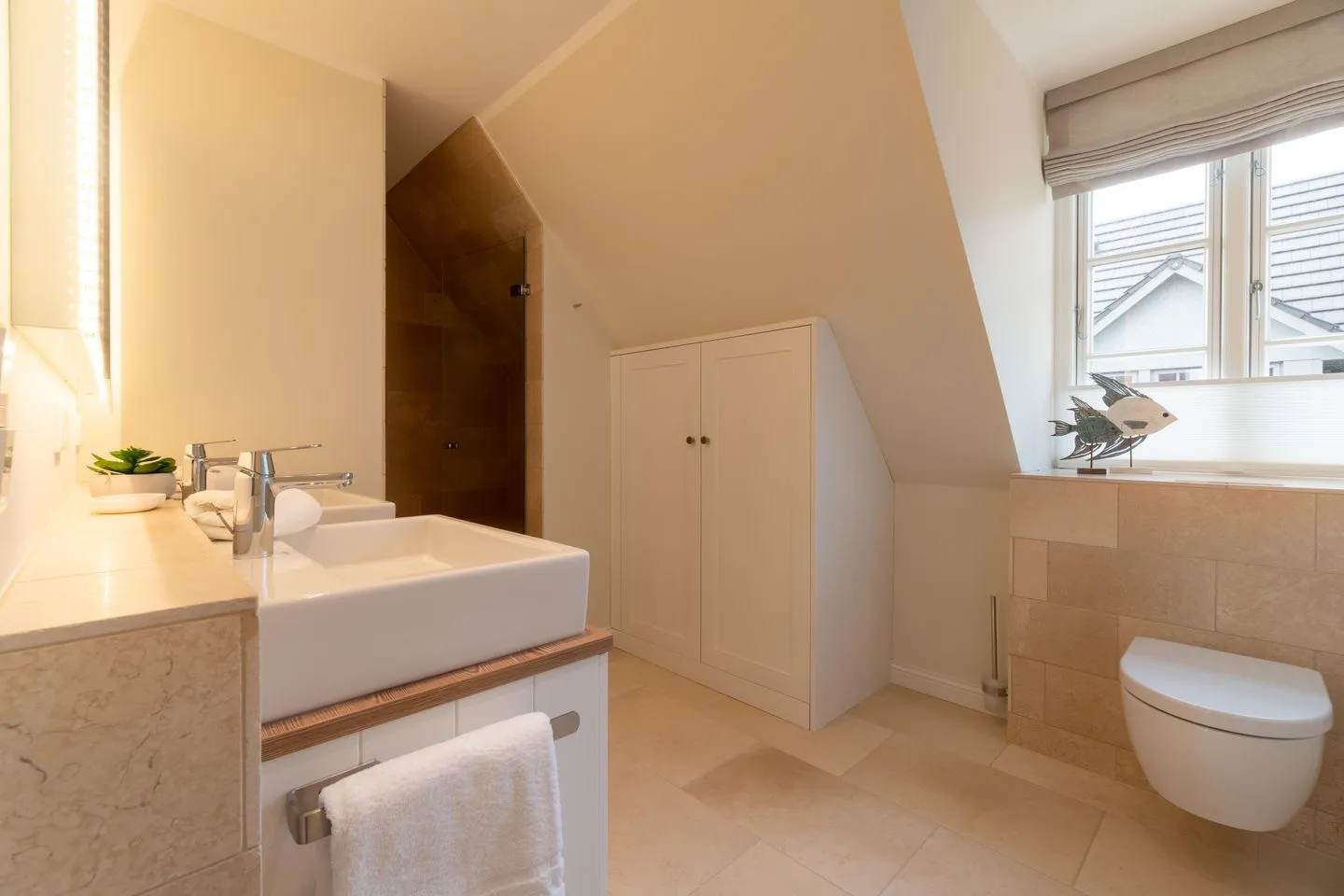 Caras Hus Midlum -
