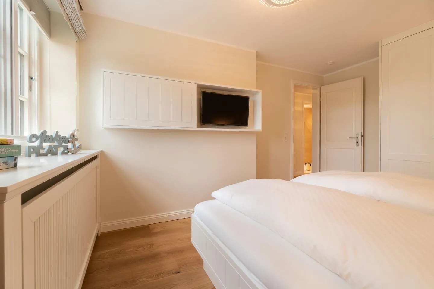 Caras Hus Midlum -