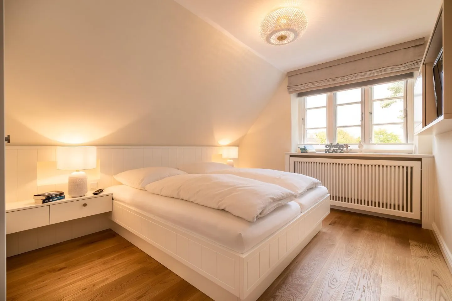 Caras Hus Midlum -