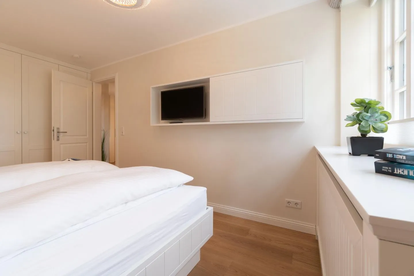 Caras Hus Midlum -