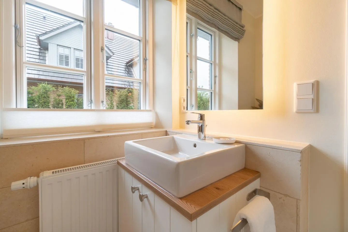 Caras Hus Midlum -