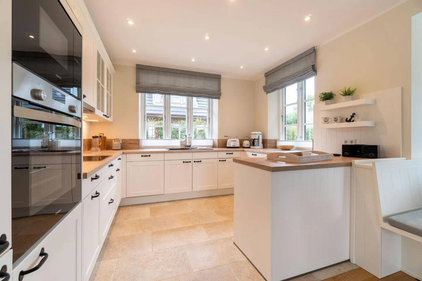 Caras Hus Midlum -