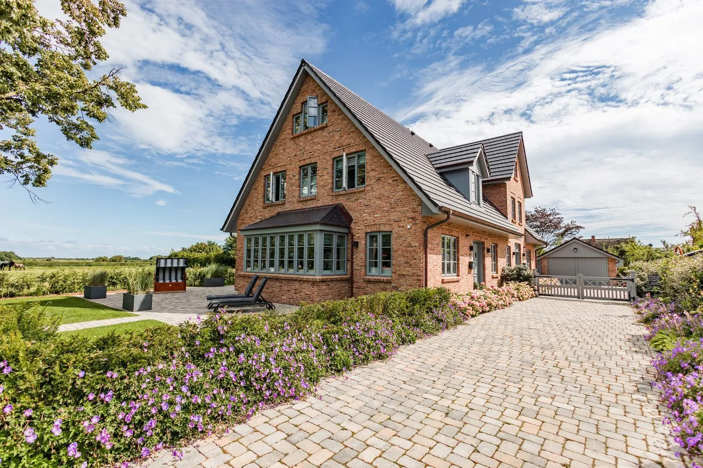 Caras Hus Midlum -
