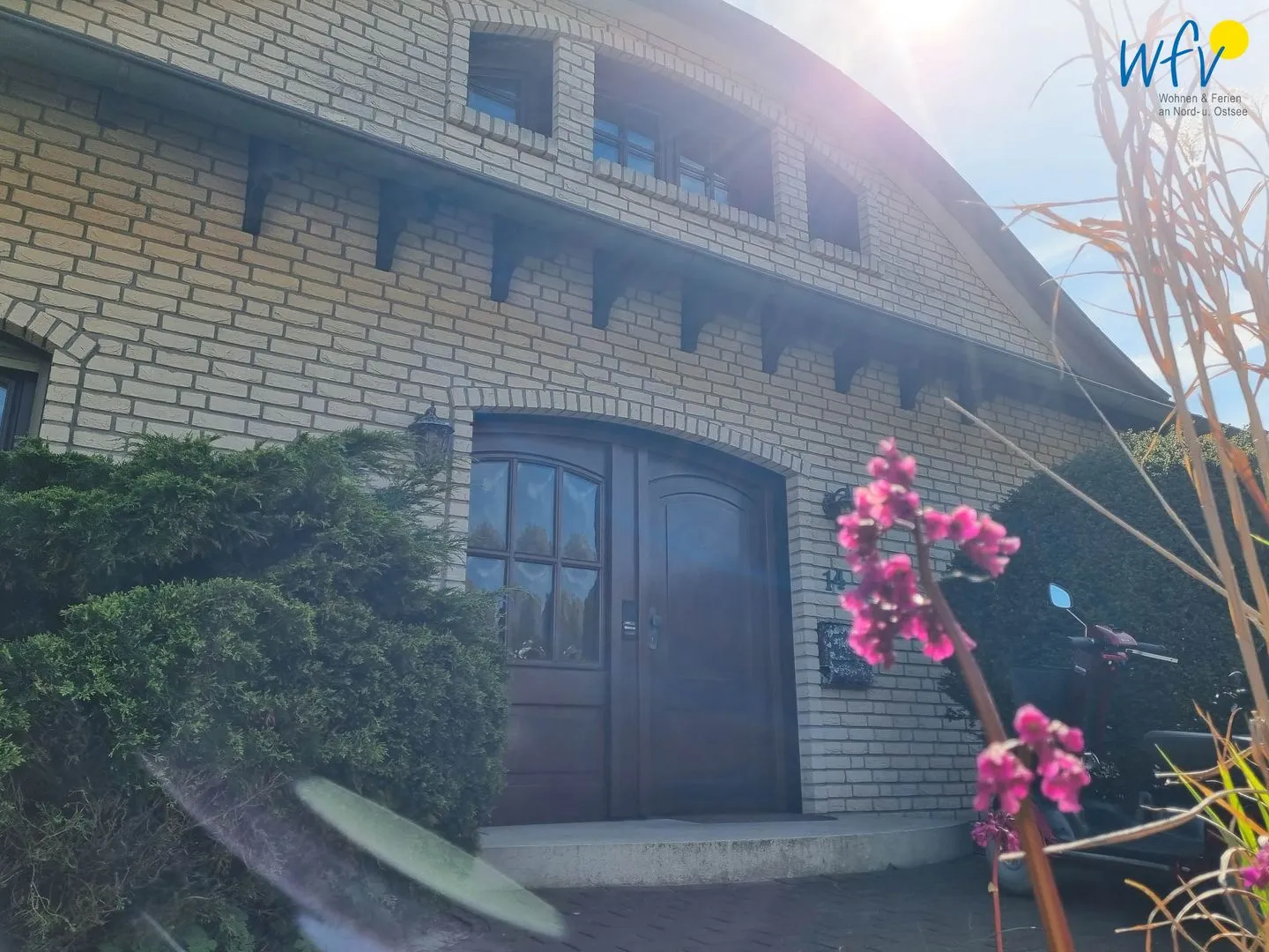Landhaus Leni Ferienwohnung Leni Borkum - Fassade / Eingang