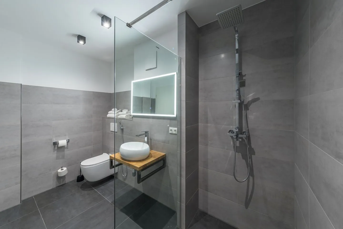 Wellenzauber Klink - Ferienwohnung Wellenzauber Badezimmer mit offener Glasdusche
