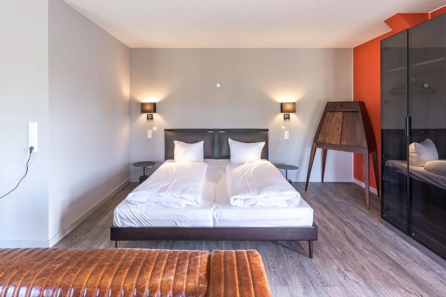 Wellenzauber Klink - Ferienwohnung Wellenzauber Schlafzimmer Bett und Kleiderschrank
