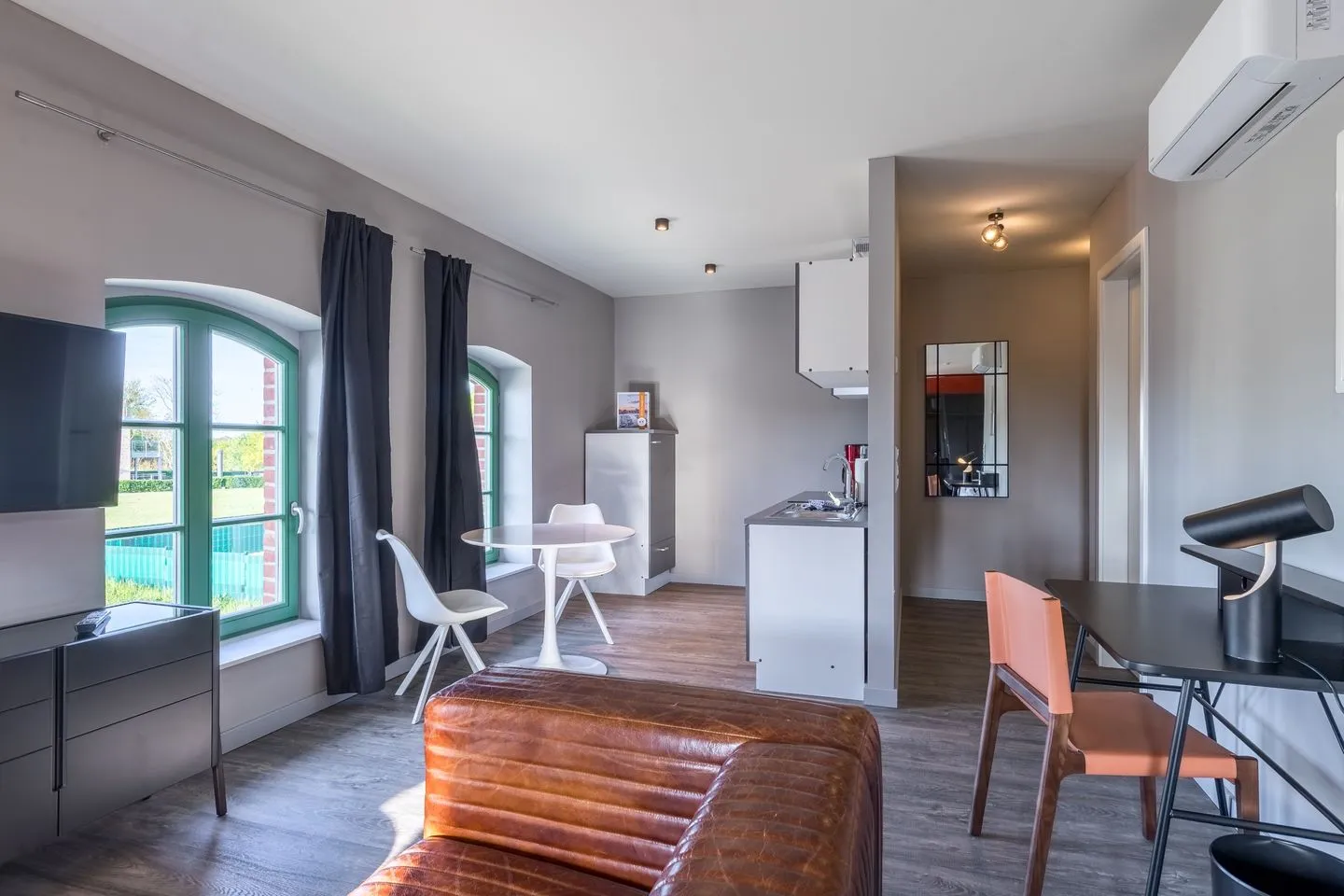 Wellenzauber Klink - Ferienwohnung Wellenzauber Aufenthaltsbereich Tisch mit Stühlen
