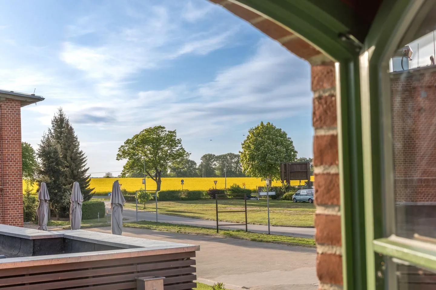 Müritznest Klink - Ferienwohnung Müritznest Ausblick zum Rapsfeld