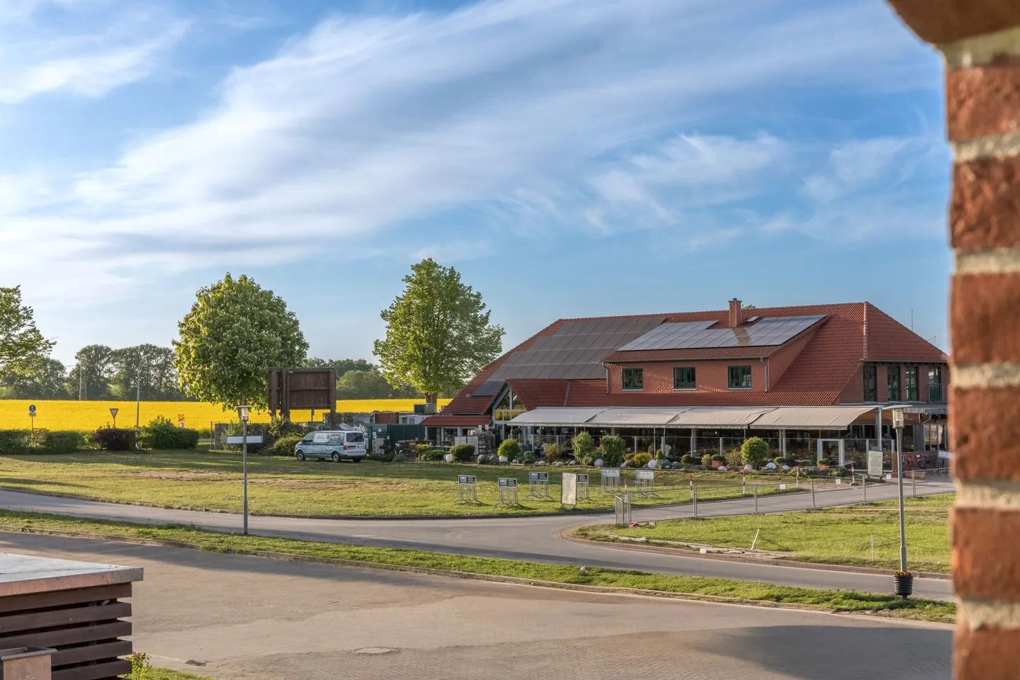 Müritznest Klink - Ferienwohnung Müritznest Ausblick zu Kells Müritzer Bauernmarkt in Klink